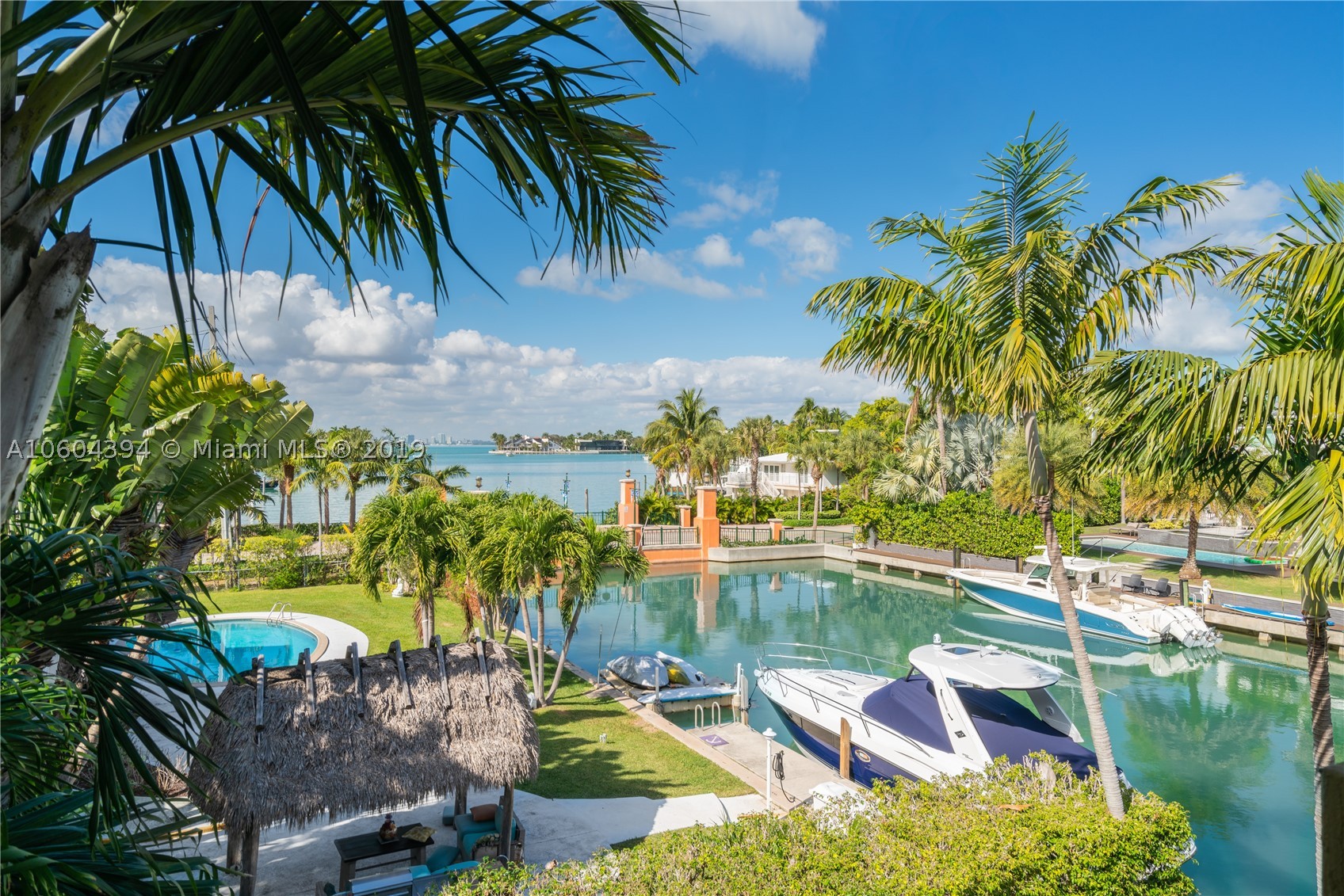 SMUGGLERS COVE - Residential