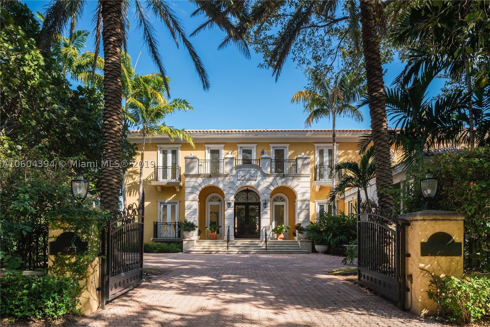 SMUGGLERS COVE - Residential