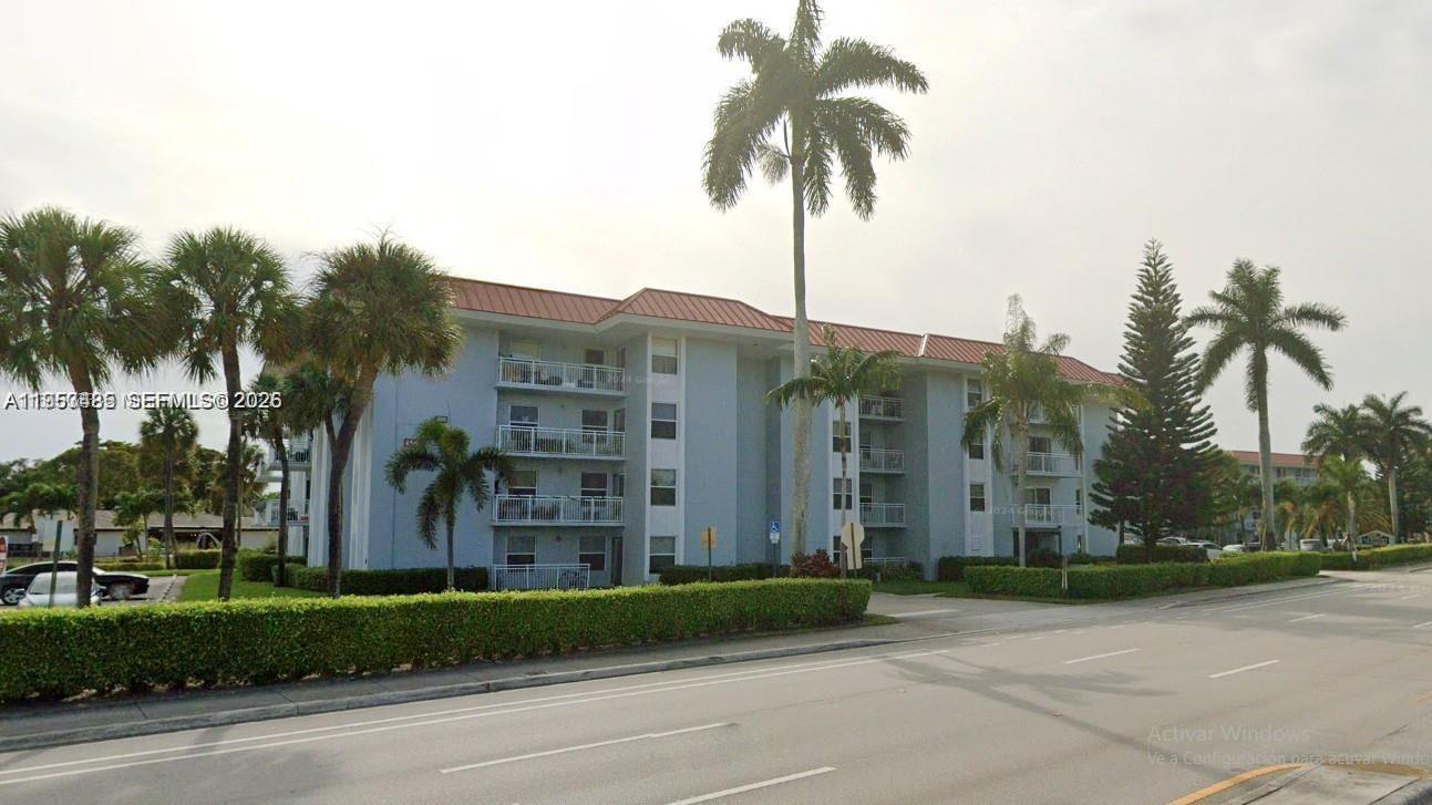 This bright and spacious 1-bedroom apartment in the heart of Plantation offers comfortable, modern living. It features a large living/dining area, a private balcony with nice views, and access to great building amenities including on-site parking, a fitness center, and laundry facilities.