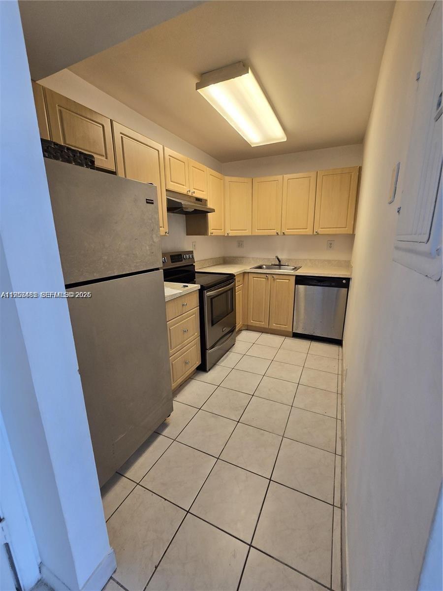 NEWPORT CONDO - Residential