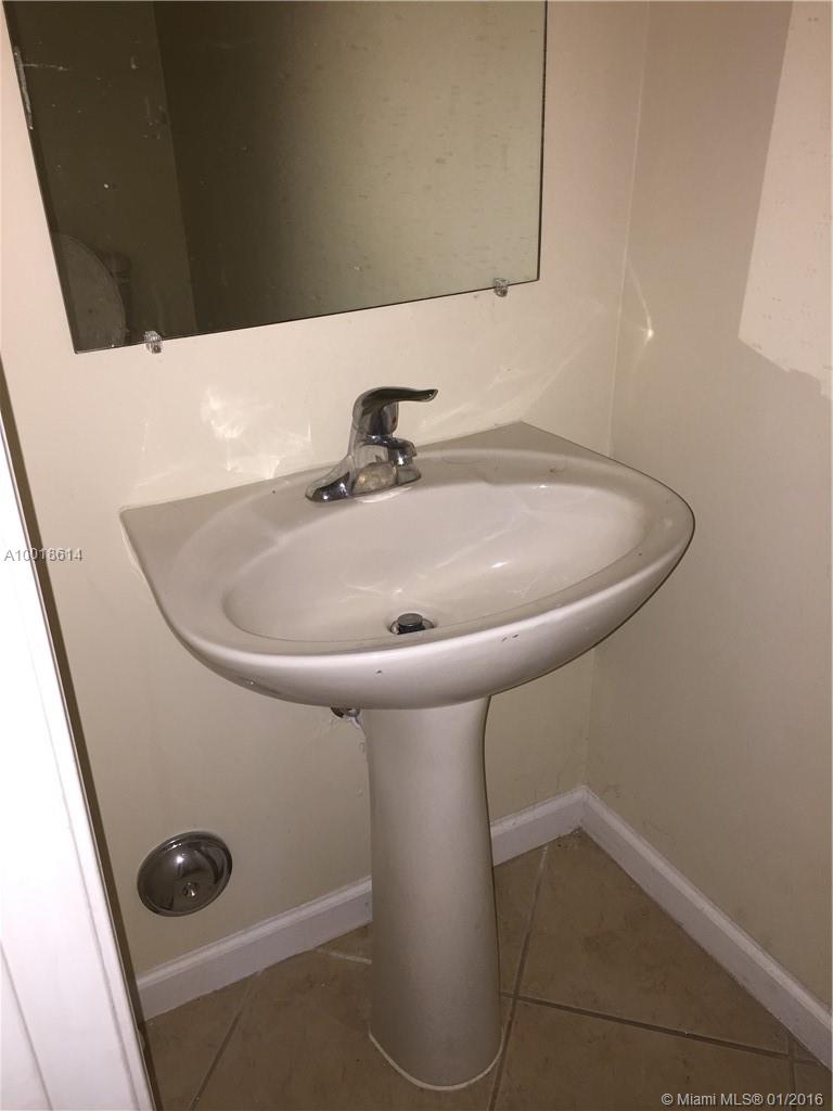 PRICED TO RENT QUICK! EASY APPROVAL! BEAUTIFUL 3 STORY TOWNHOME! Every Room is Oversized & has Walk-In Closets! Master bedroom has his and her walk in closets & bathroom sinks.  Lot of storage space with high ceilings.  Minutes from the Turnpike & I-95 and centrally located; close to shopping malls, schools, and Broward Countys largest park Central Regional Park.
