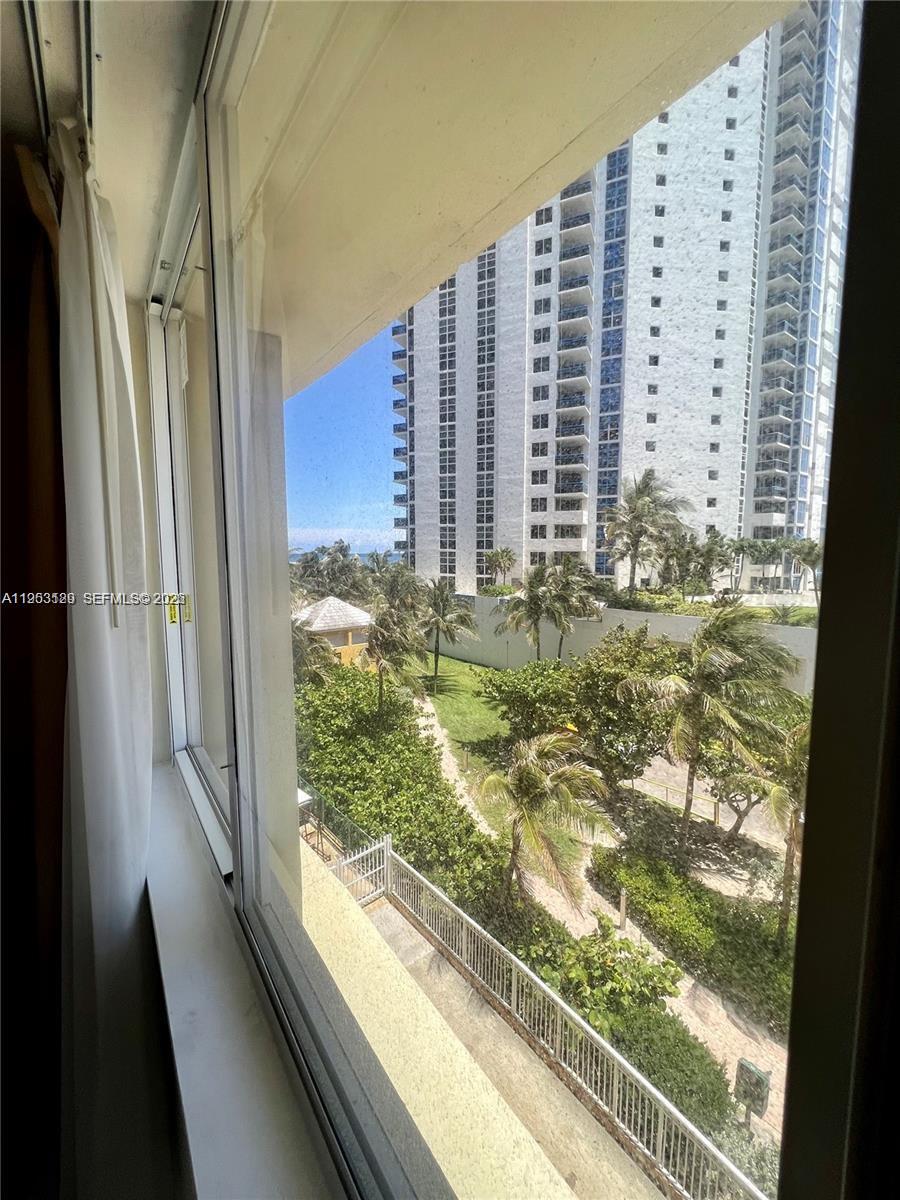 THE AVENTURA BEACH CLUB C - Residential