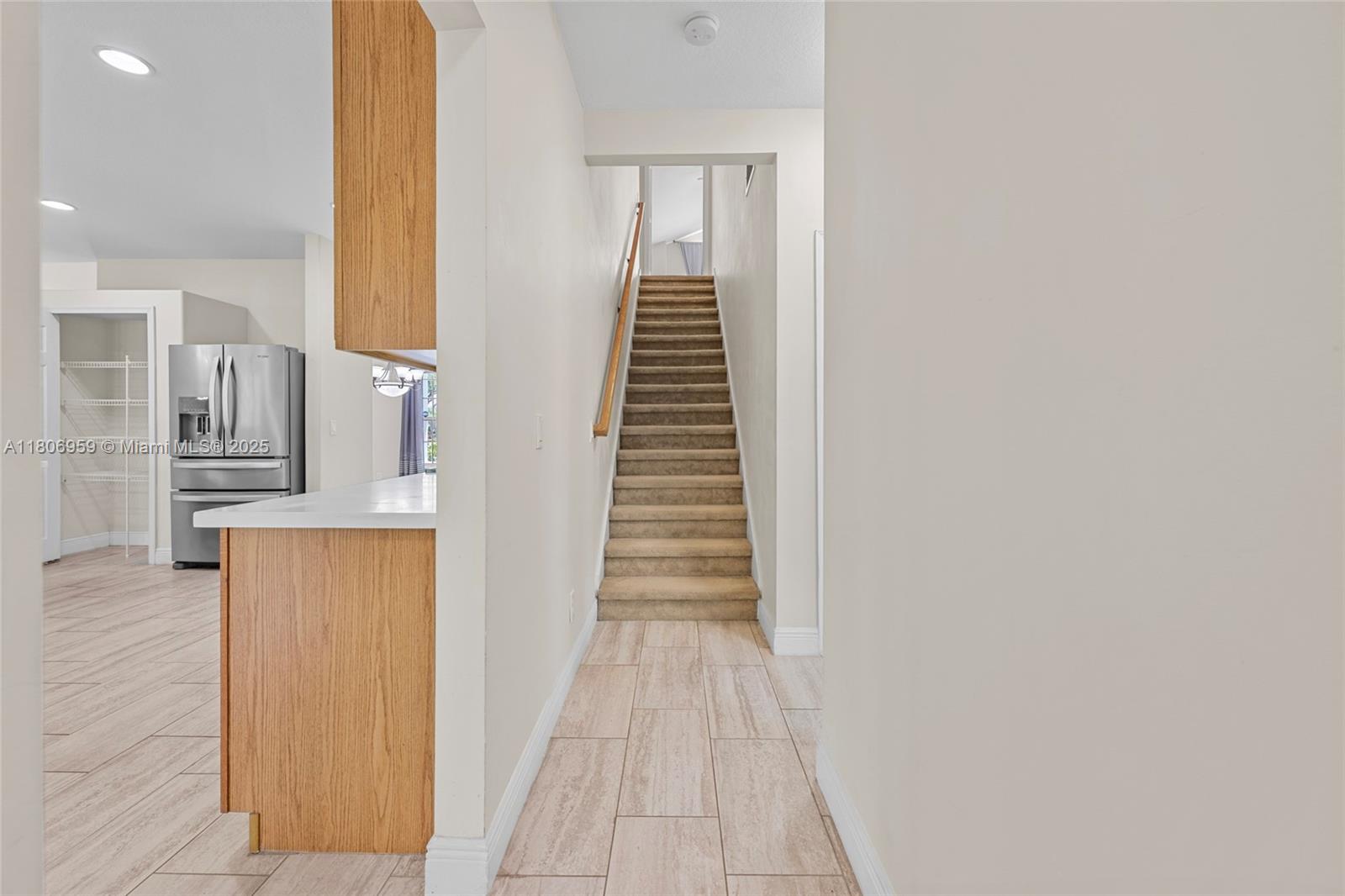 """OAKS OF VERO PD PHASE - Residential Lease