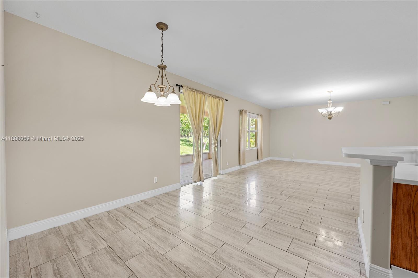 """OAKS OF VERO PD PHASE - Residential Lease