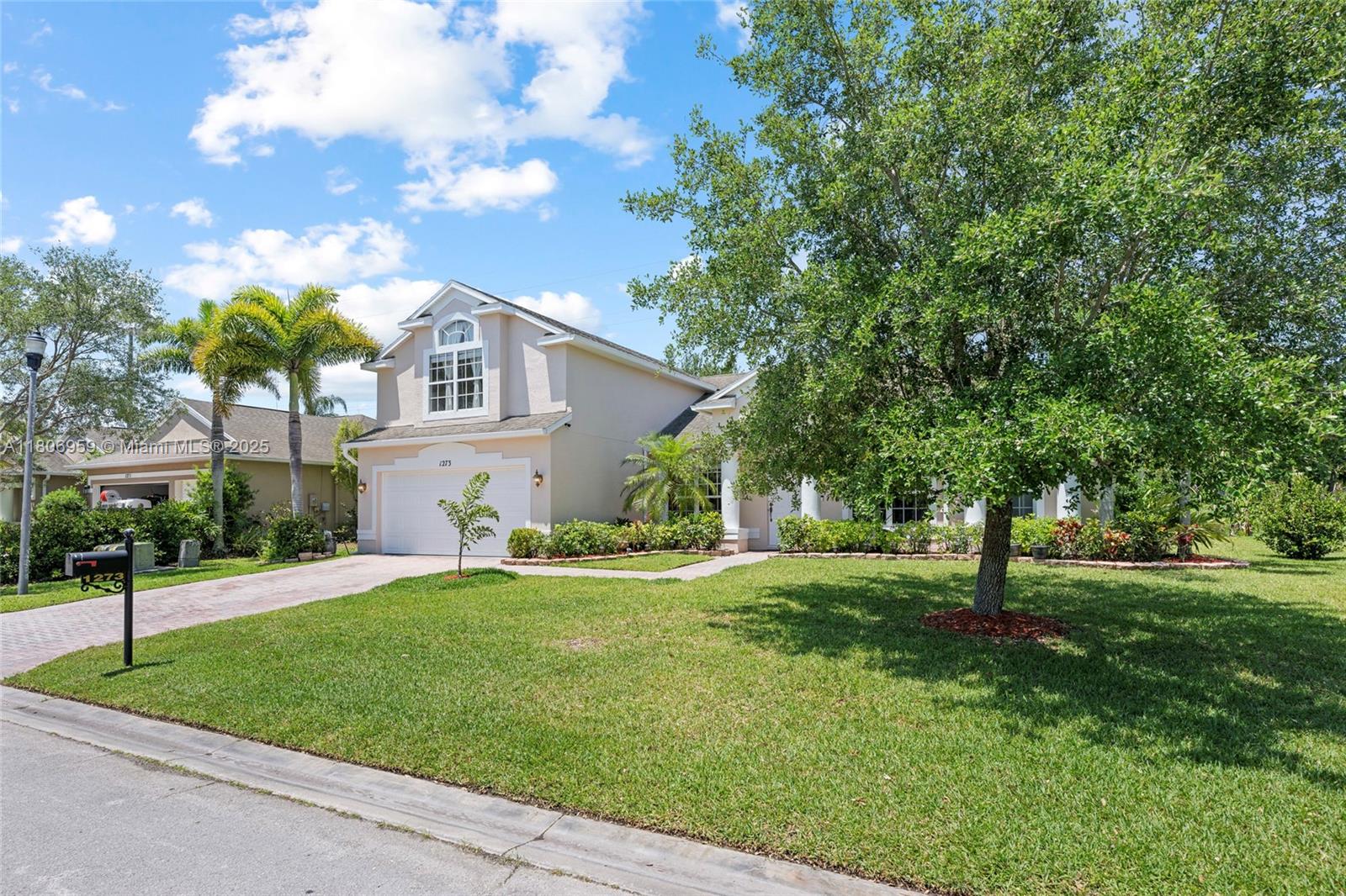 """OAKS OF VERO PD PHASE - Residential Lease
