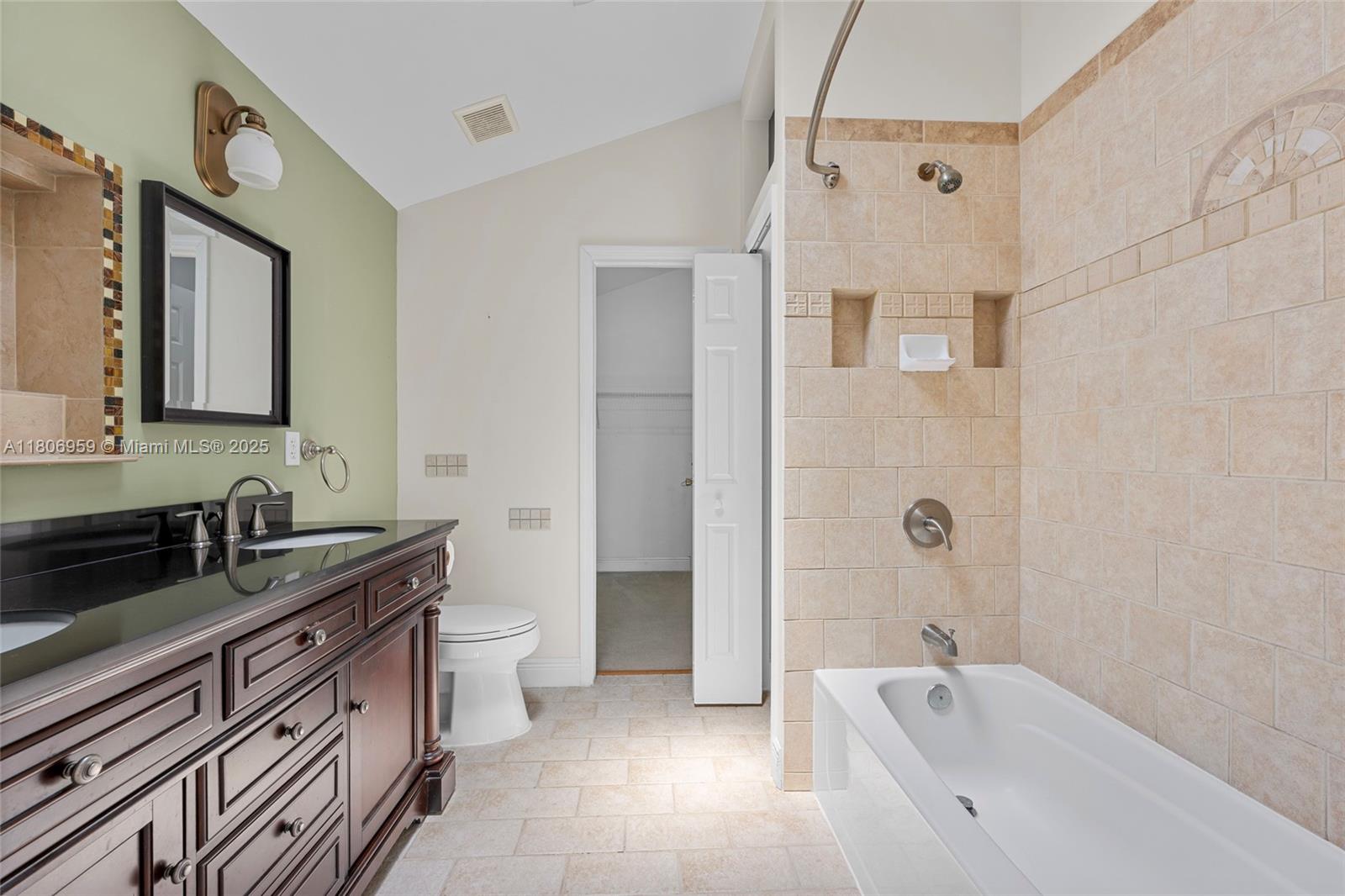 """OAKS OF VERO PD PHASE - Residential Lease