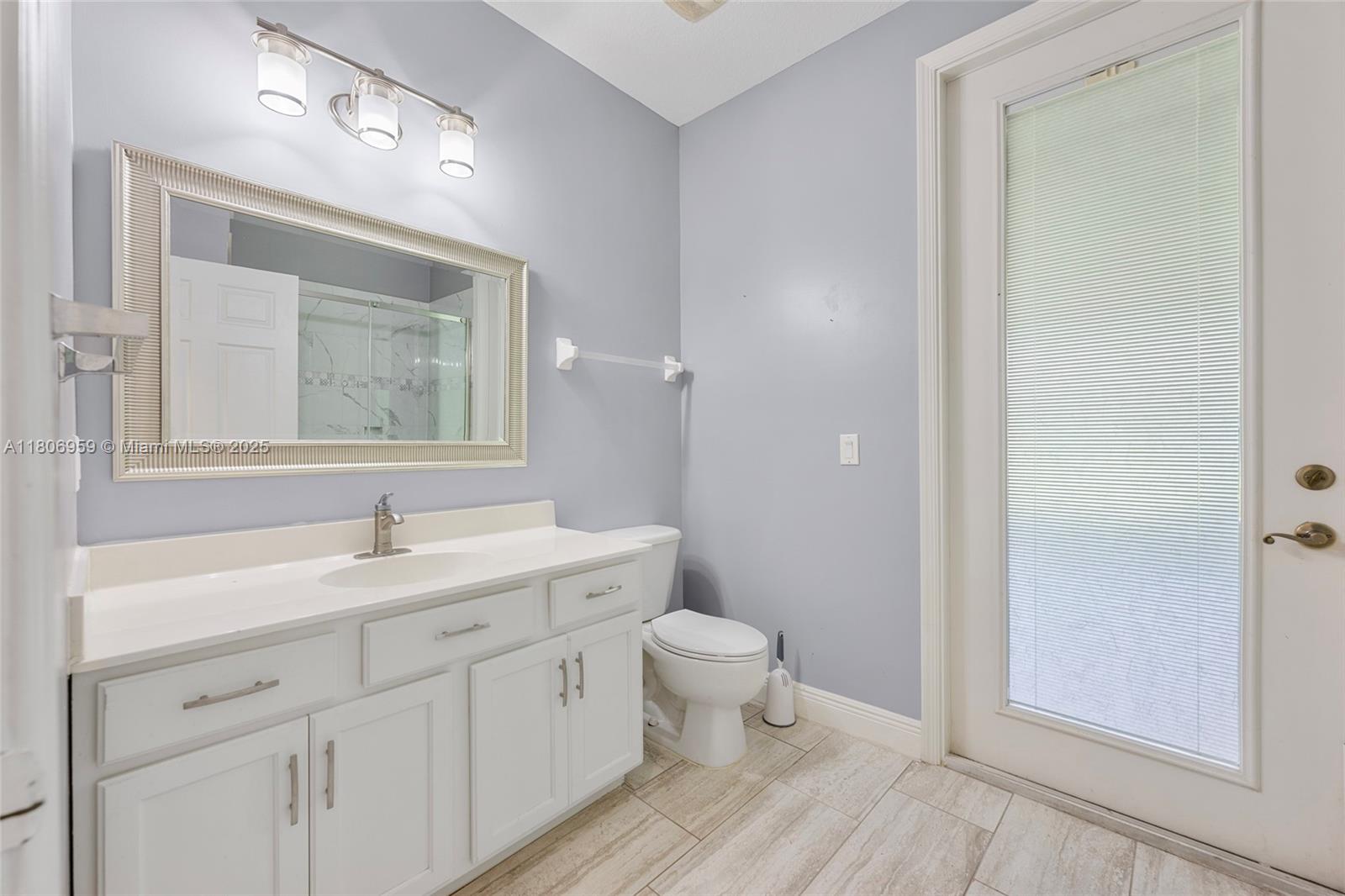 """OAKS OF VERO PD PHASE - Residential Lease