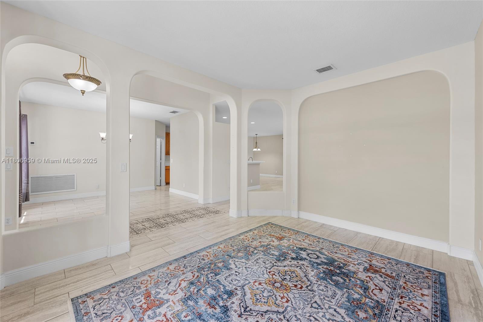 """OAKS OF VERO PD PHASE - Residential Lease