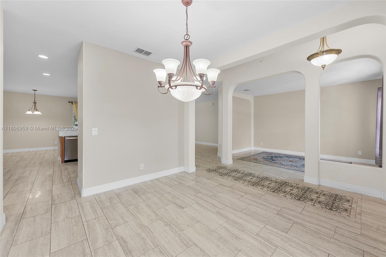 """OAKS OF VERO PD PHASE - Residential Lease