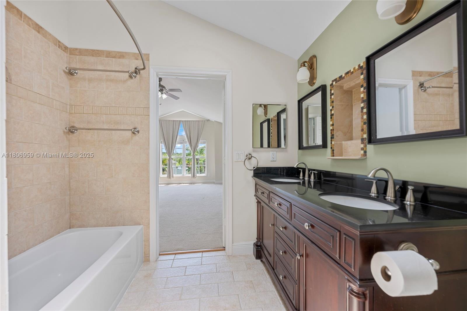 """OAKS OF VERO PD PHASE - Residential Lease
