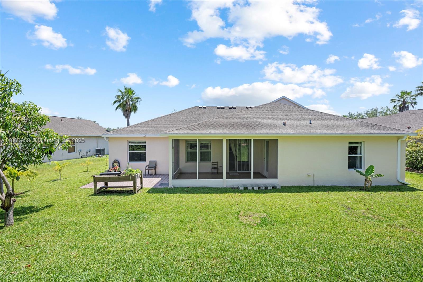 """OAKS OF VERO PD PHASE - Residential Lease