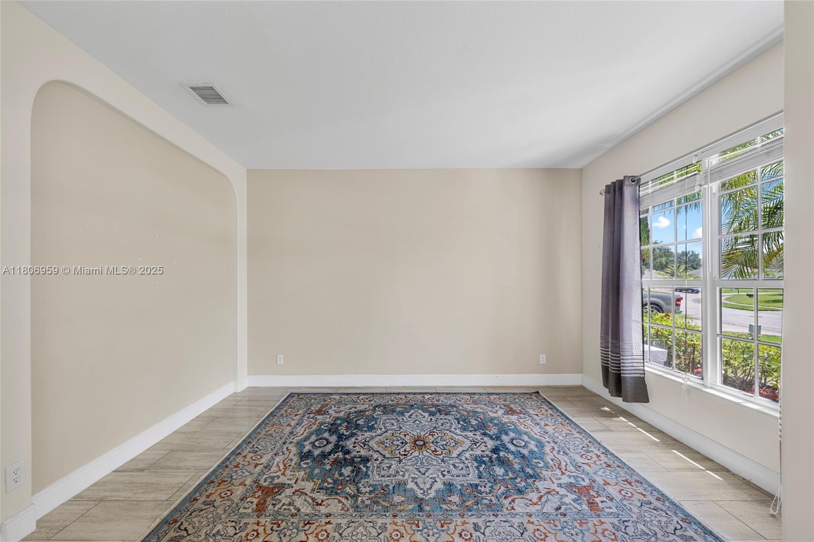 """OAKS OF VERO PD PHASE - Residential Lease