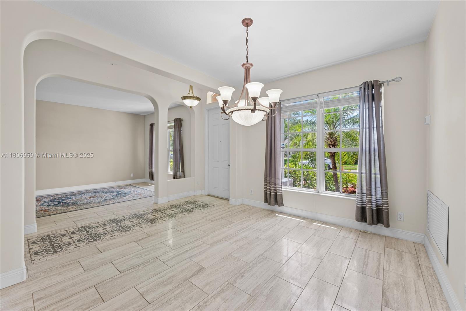 """OAKS OF VERO PD PHASE - Residential Lease