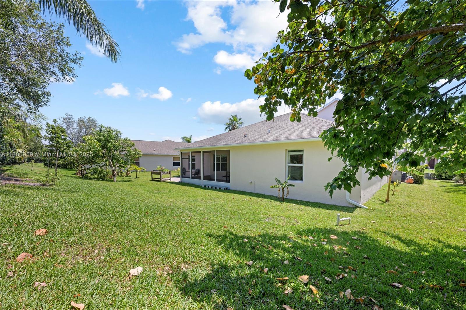 """OAKS OF VERO PD PHASE - Residential Lease