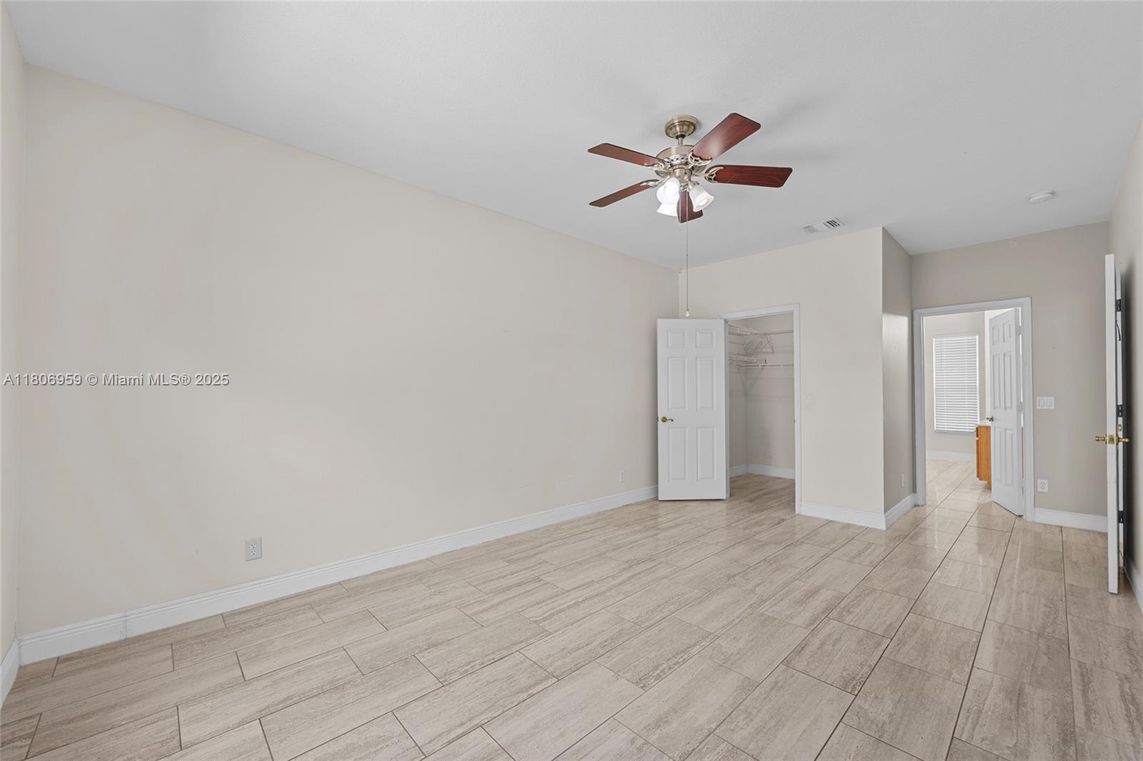 """OAKS OF VERO PD PHASE - Residential Lease