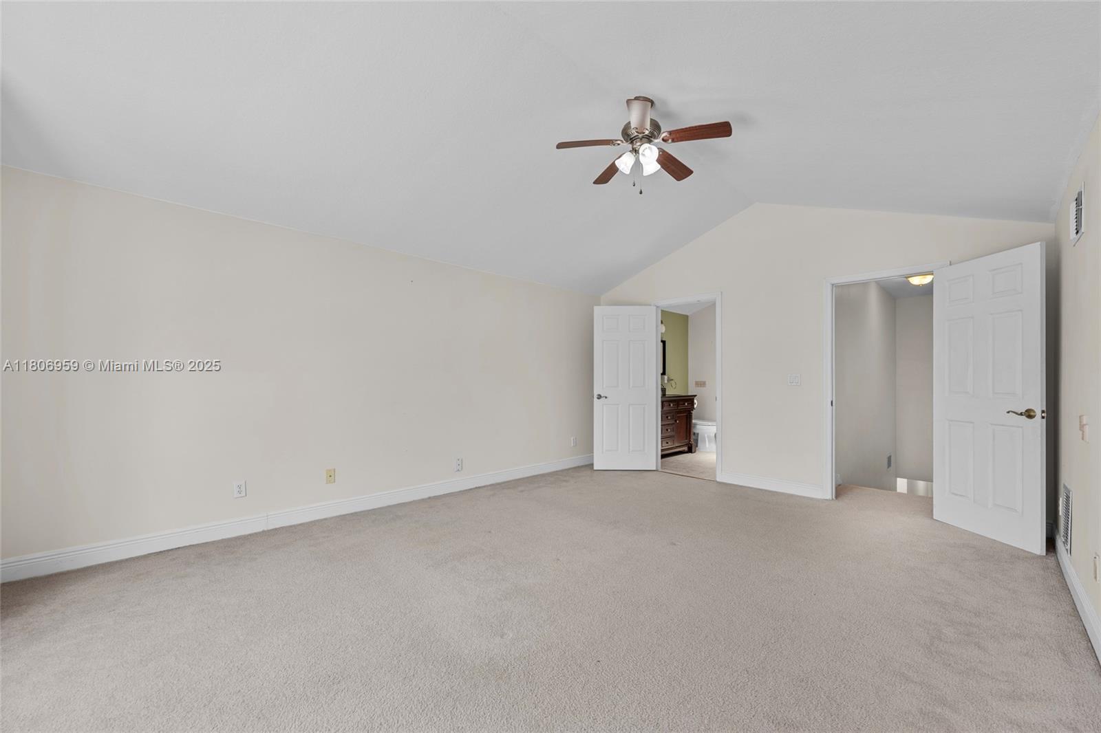 """OAKS OF VERO PD PHASE - Residential Lease