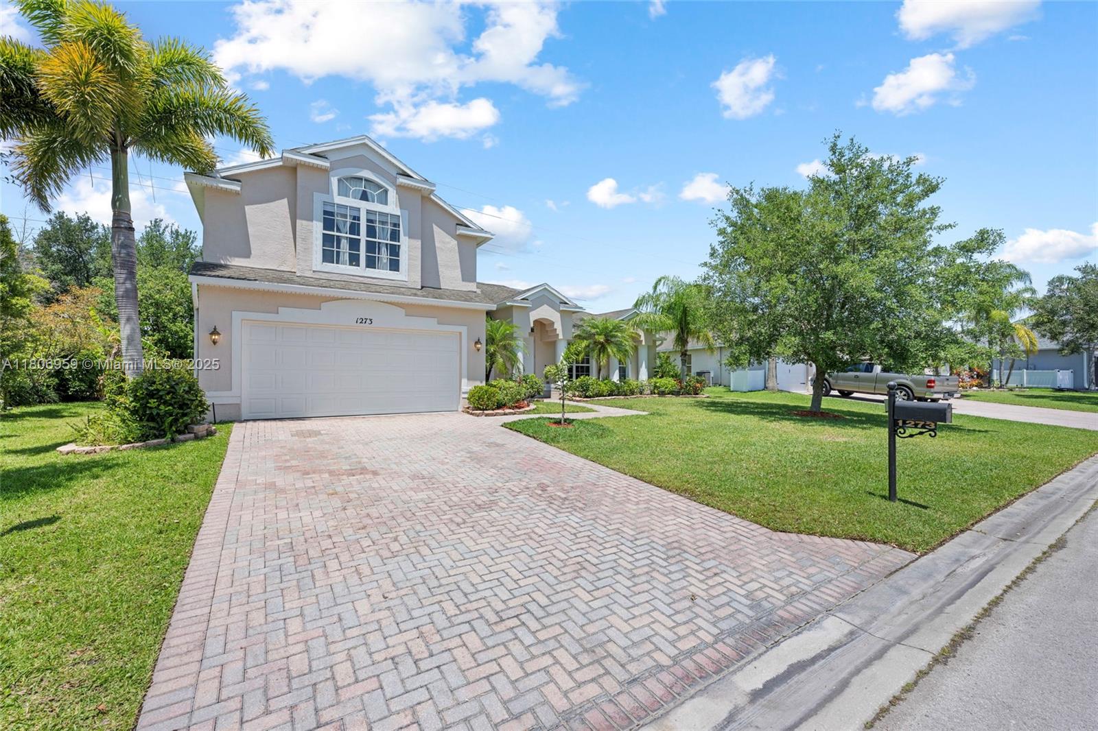 """OAKS OF VERO PD PHASE - Residential Lease
