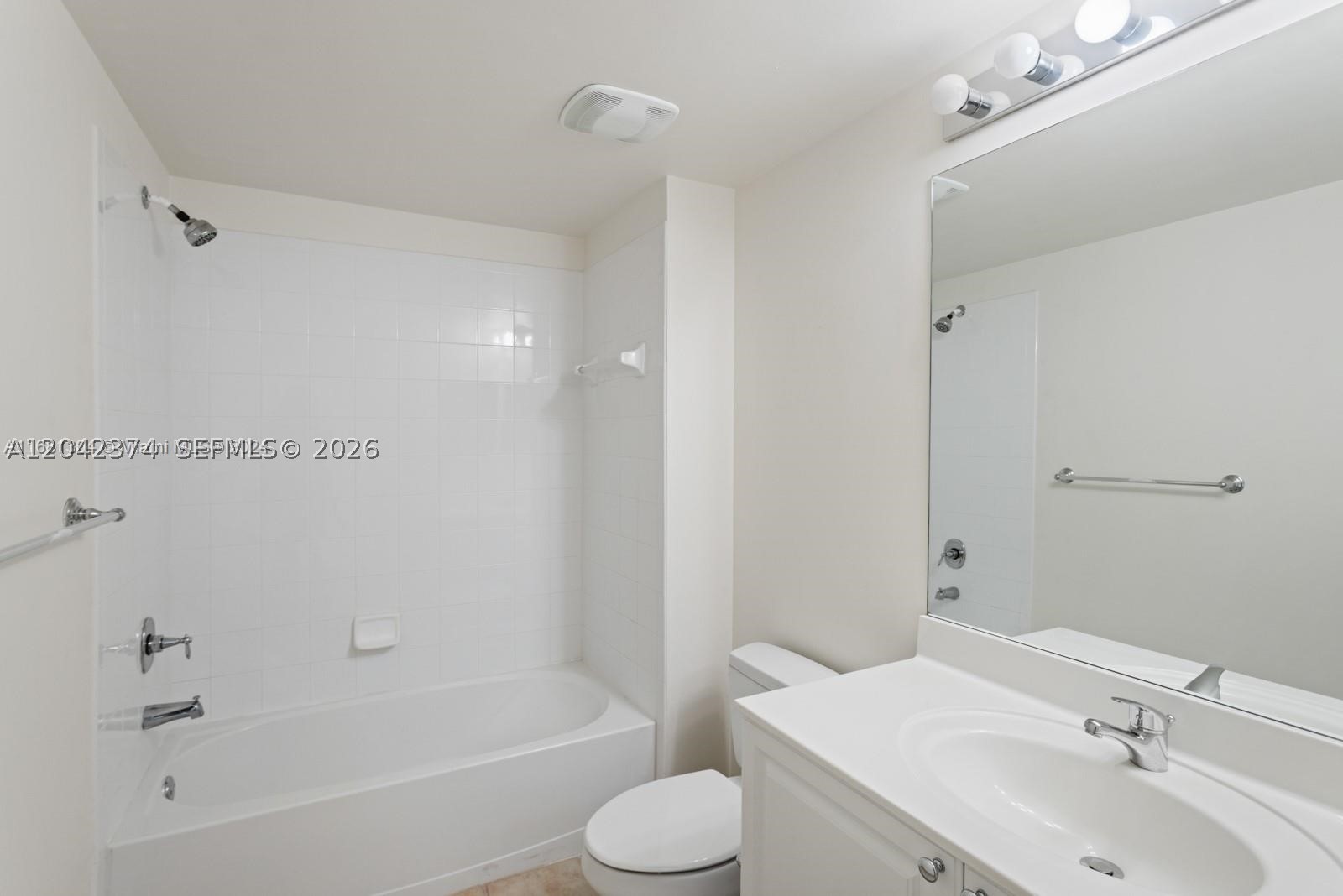 PUERTA DE PALMAS CONDO - Residential