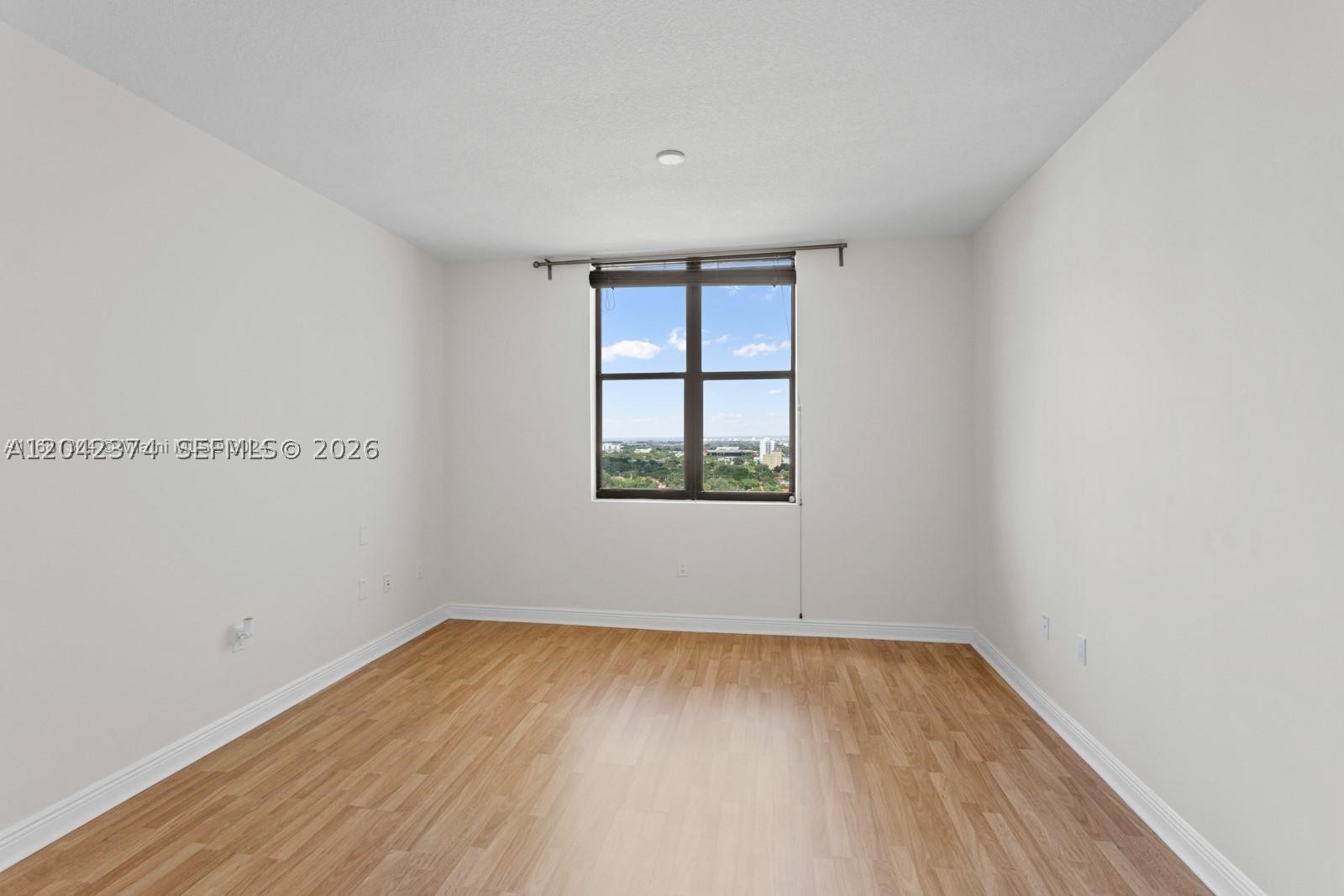 PUERTA DE PALMAS CONDO - Residential