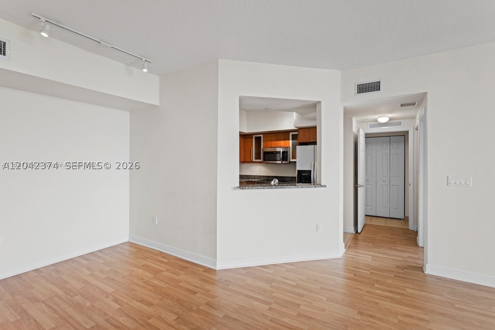 PUERTA DE PALMAS CONDO - Residential