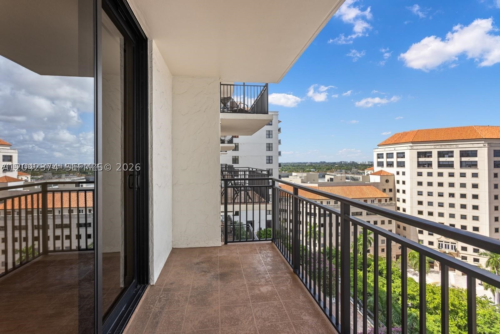 PUERTA DE PALMAS CONDO - Residential