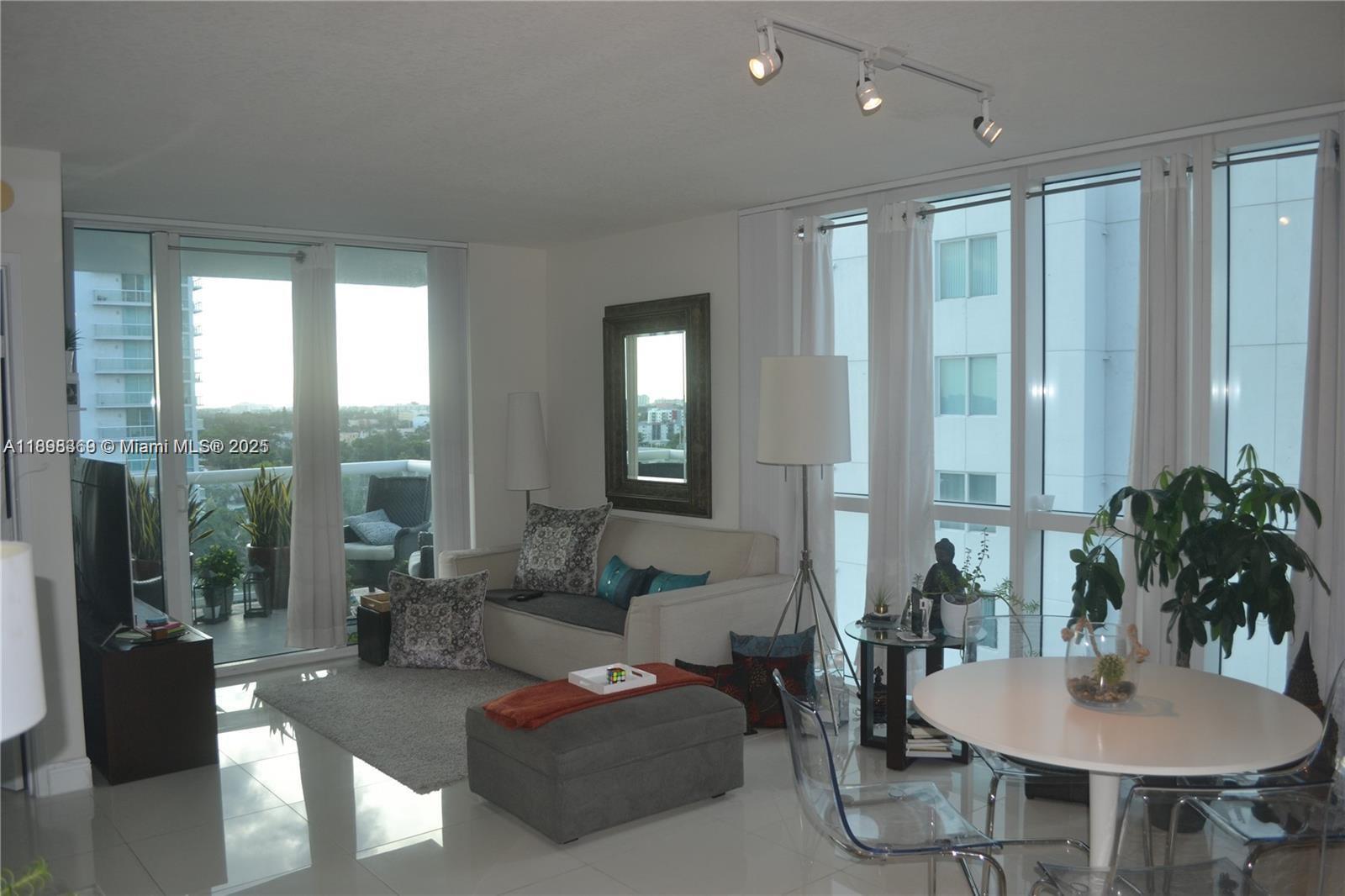 TERRAZAS RIVERPARK VILLAG - Residential