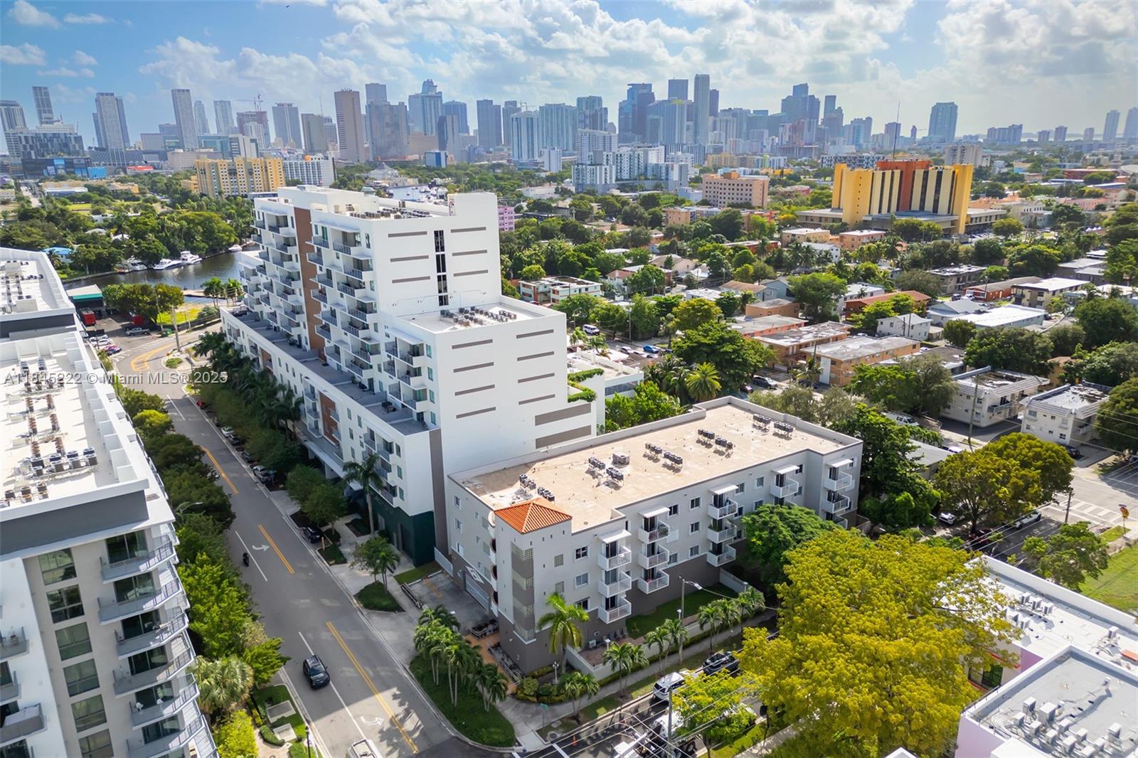 Excellent location, beautiful apartment with 2 bedrooms and 2 full bathrooms. Great layout, spacious and very bright. Nice open balcony.
One covered parking space assigned and washer and dryer inside the unit.