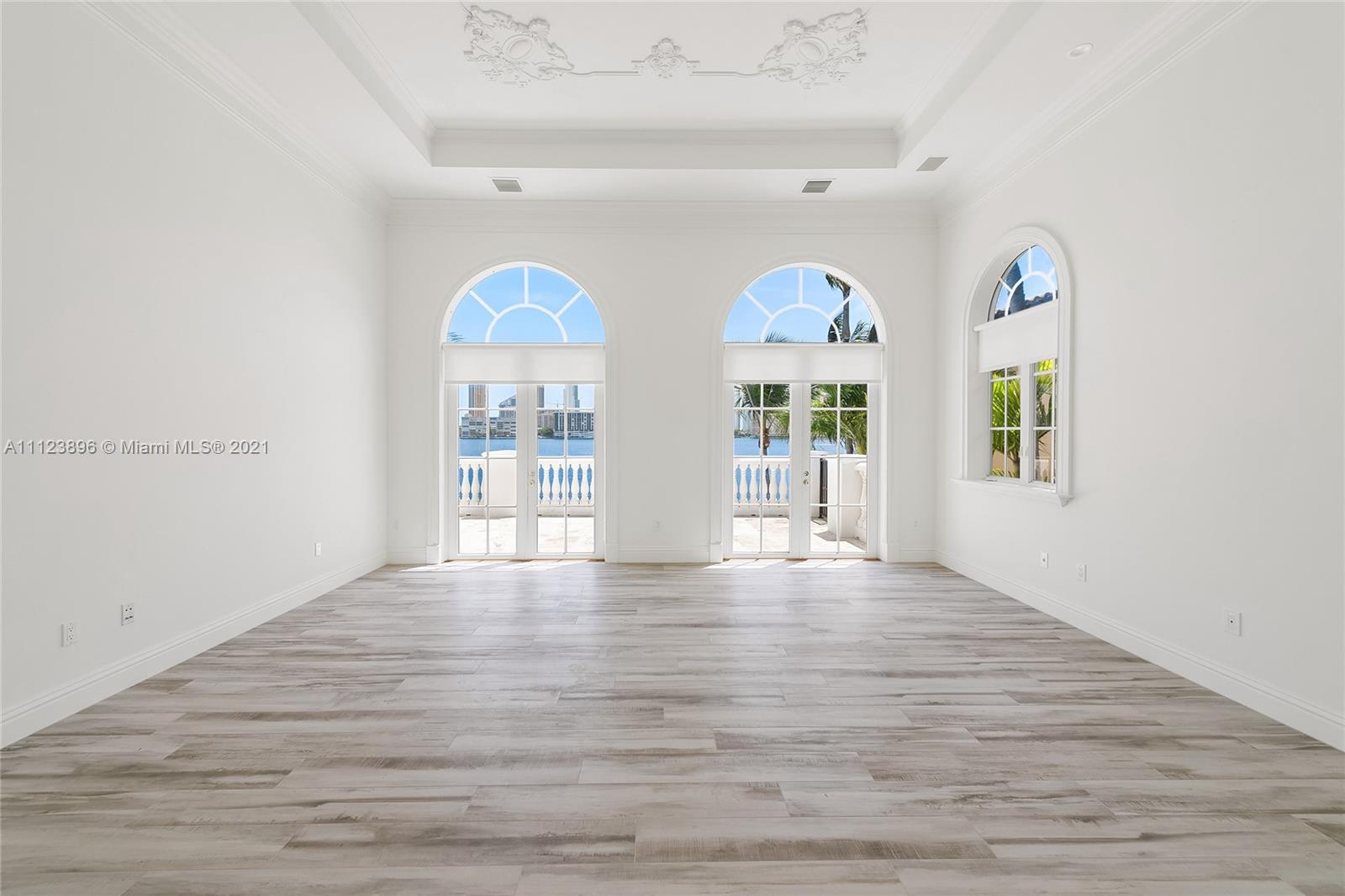 ISLAND ESTATES - Residential