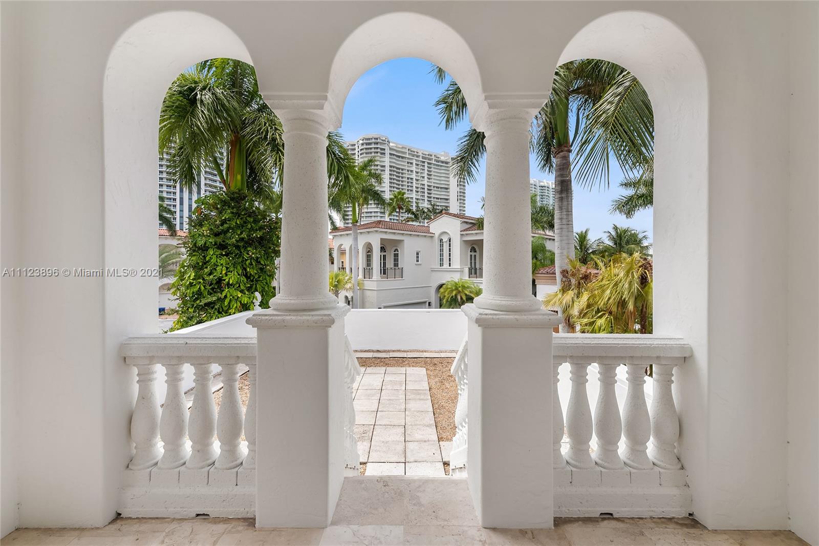 ISLAND ESTATES - Residential