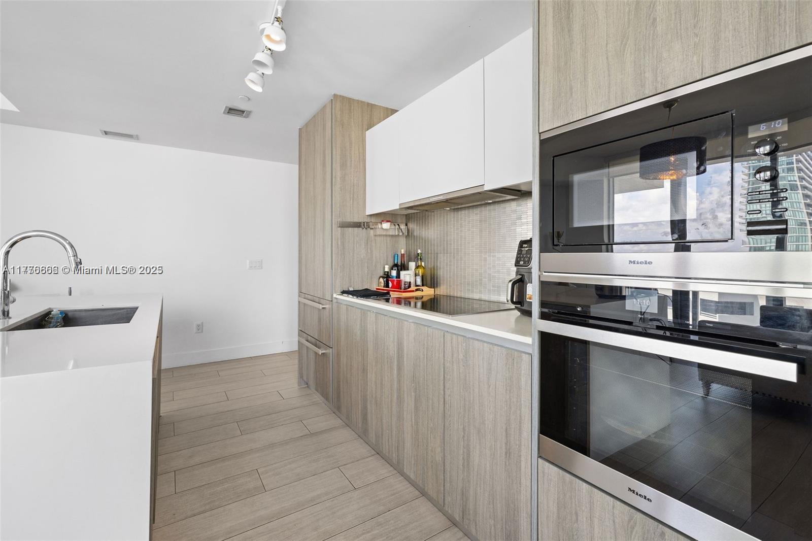 BISCAYNE BEACH CONDO - Residential