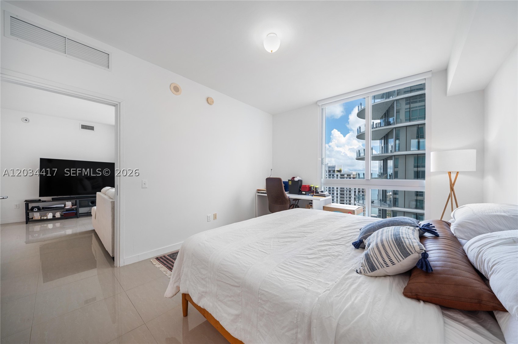 MET 1 CONDO - Residential