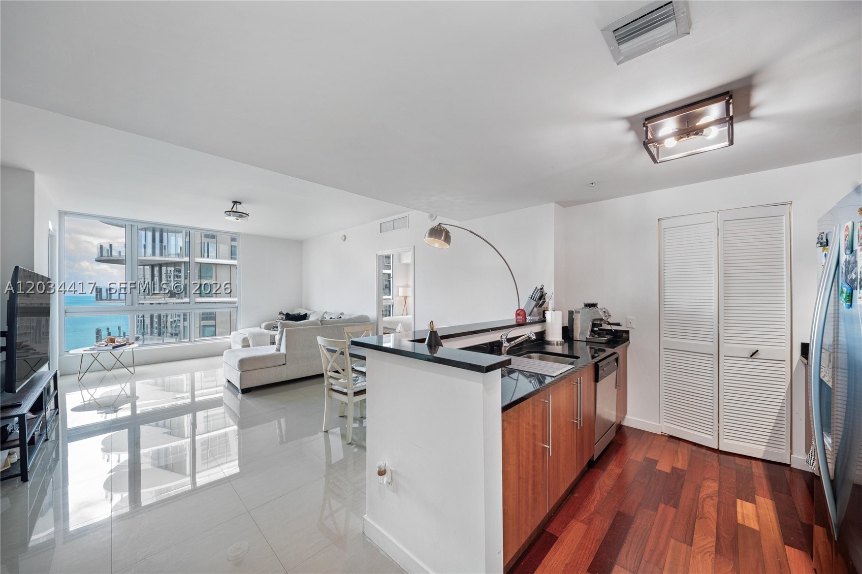 MET 1 CONDO - Residential