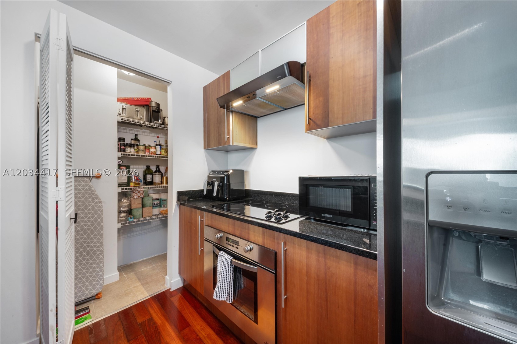 MET 1 CONDO - Residential