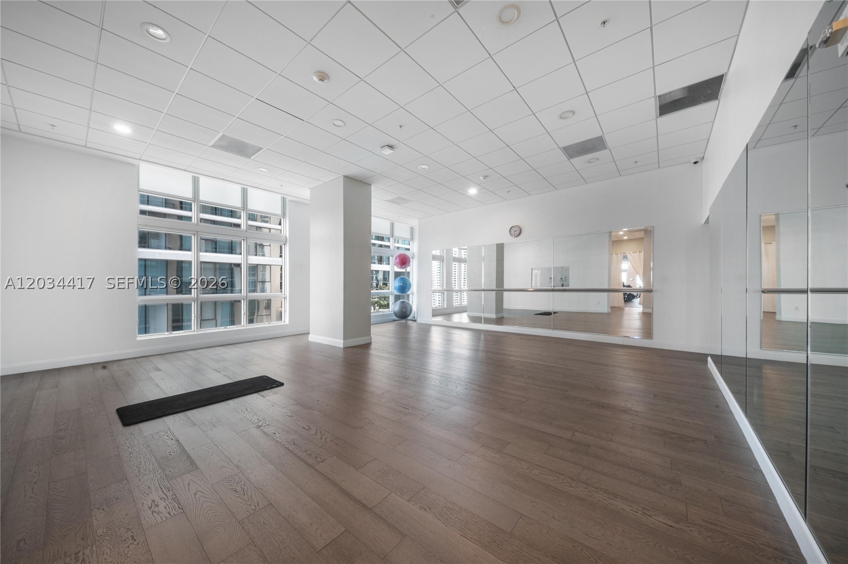 MET 1 CONDO - Residential