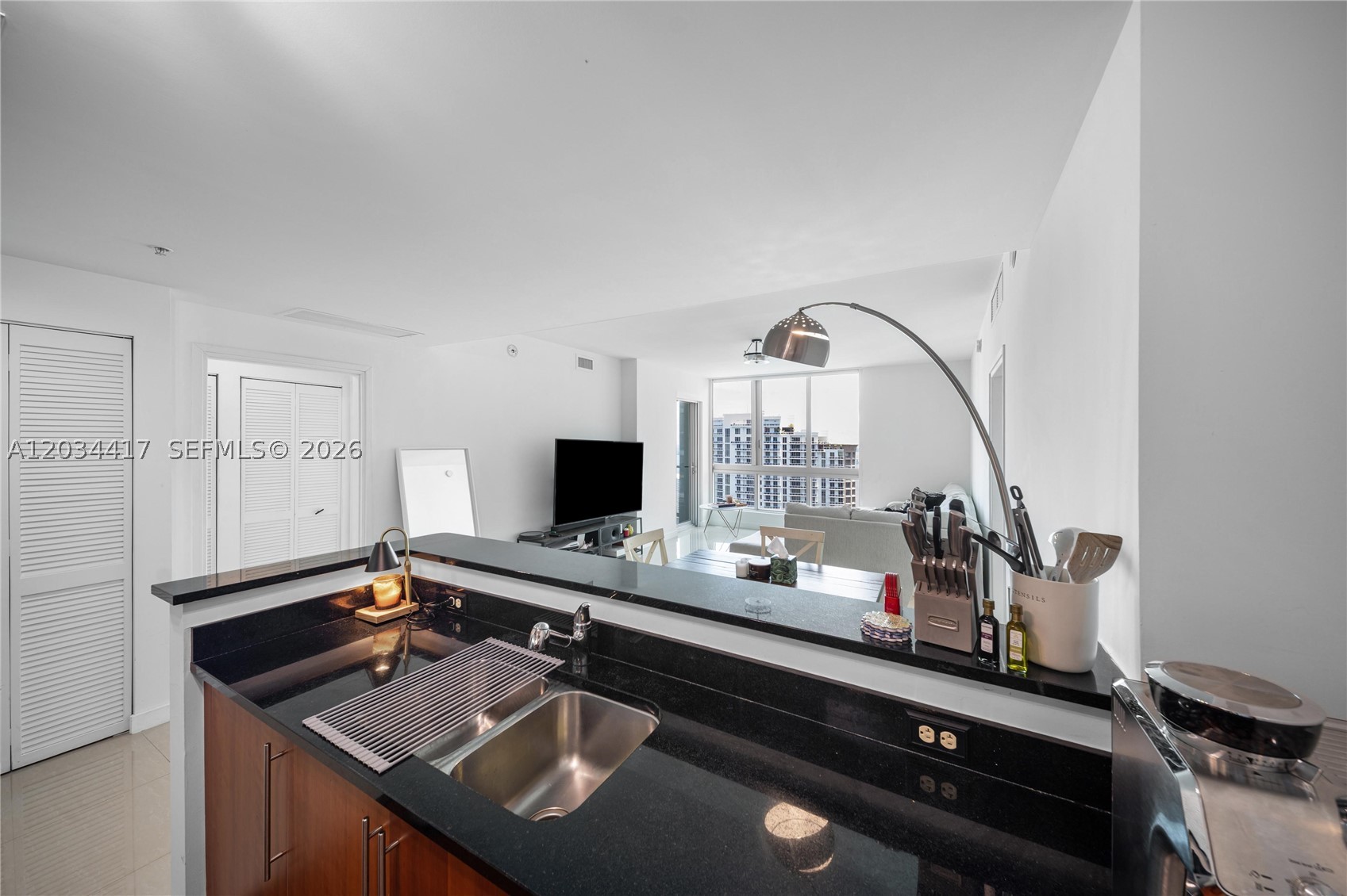 MET 1 CONDO - Residential
