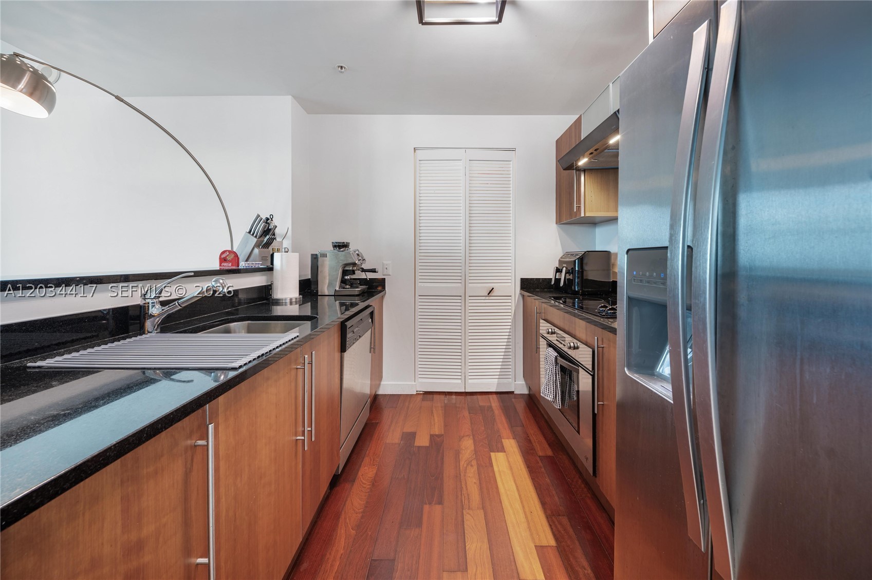 MET 1 CONDO - Residential
