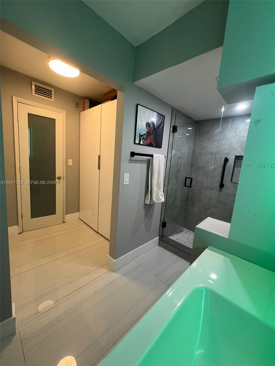 BAY HOUSE TOWER CONDO - Residential