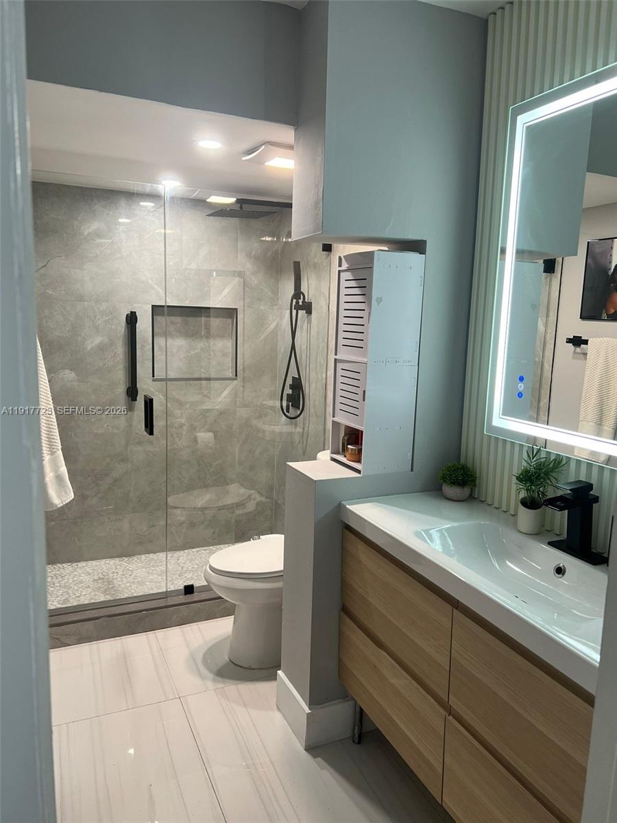 BAY HOUSE TOWER CONDO - Residential
