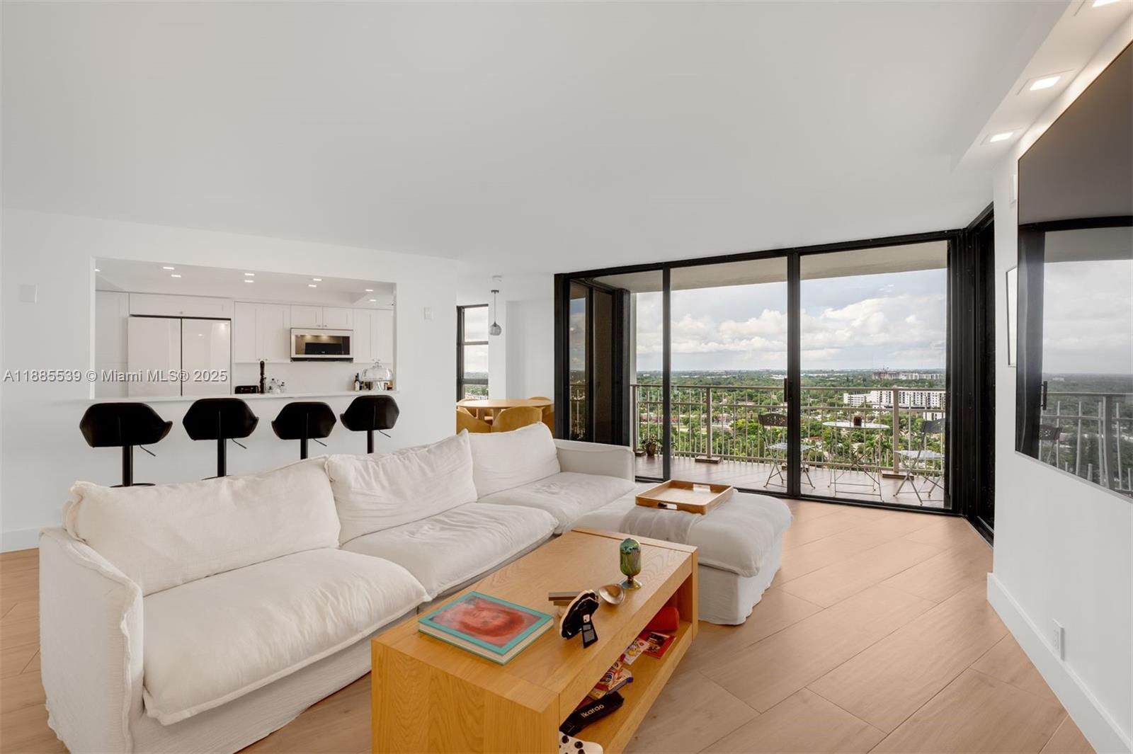 THE TOWERS OF QUAYSIDE CO - Residential