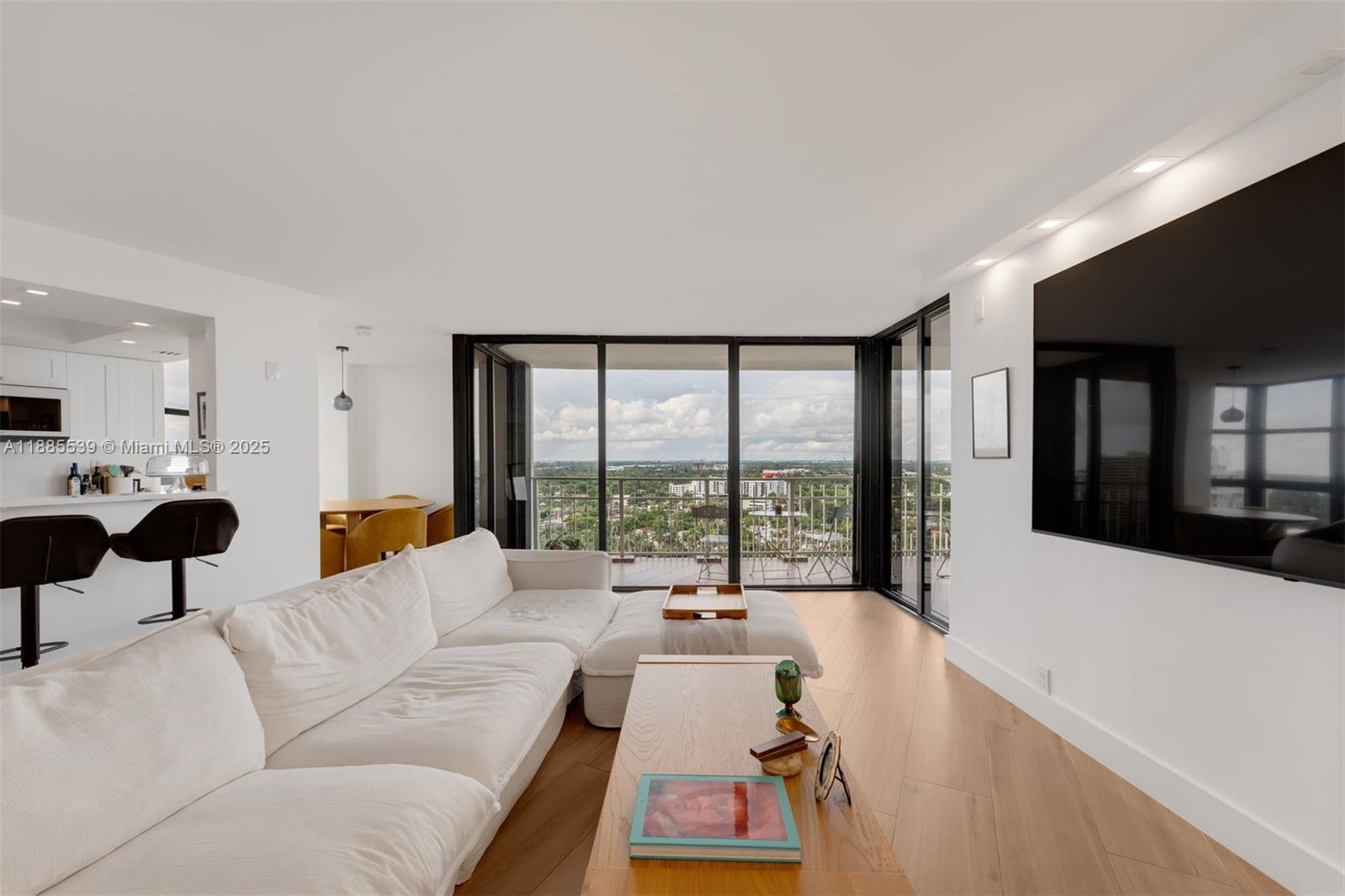 THE TOWERS OF QUAYSIDE CO - Residential