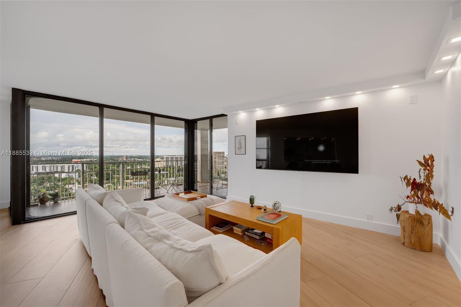 THE TOWERS OF QUAYSIDE CO - Residential
