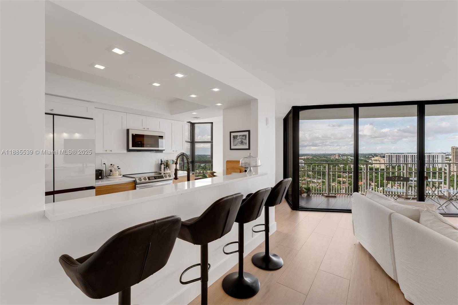THE TOWERS OF QUAYSIDE CO - Residential