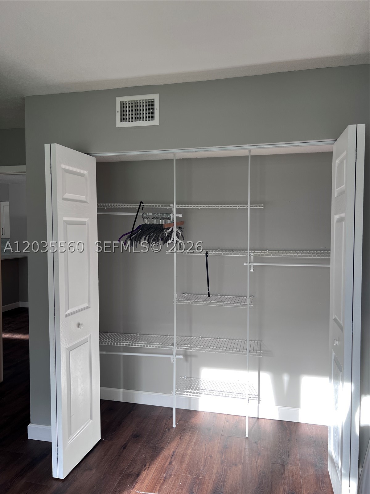 HOLLYWOOD PARC CONDOMINIU - Residential Lease