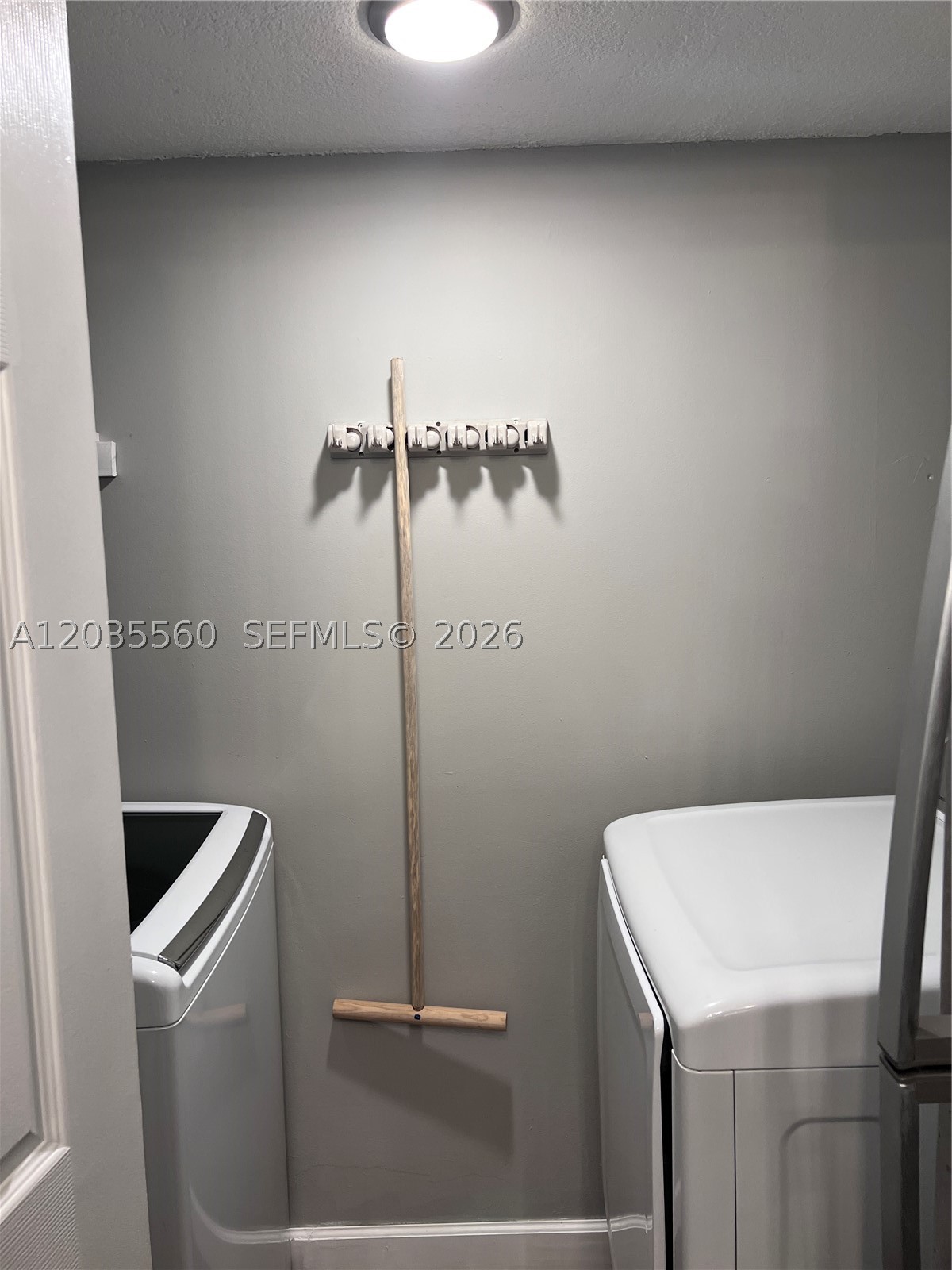 HOLLYWOOD PARC CONDOMINIU - Residential Lease