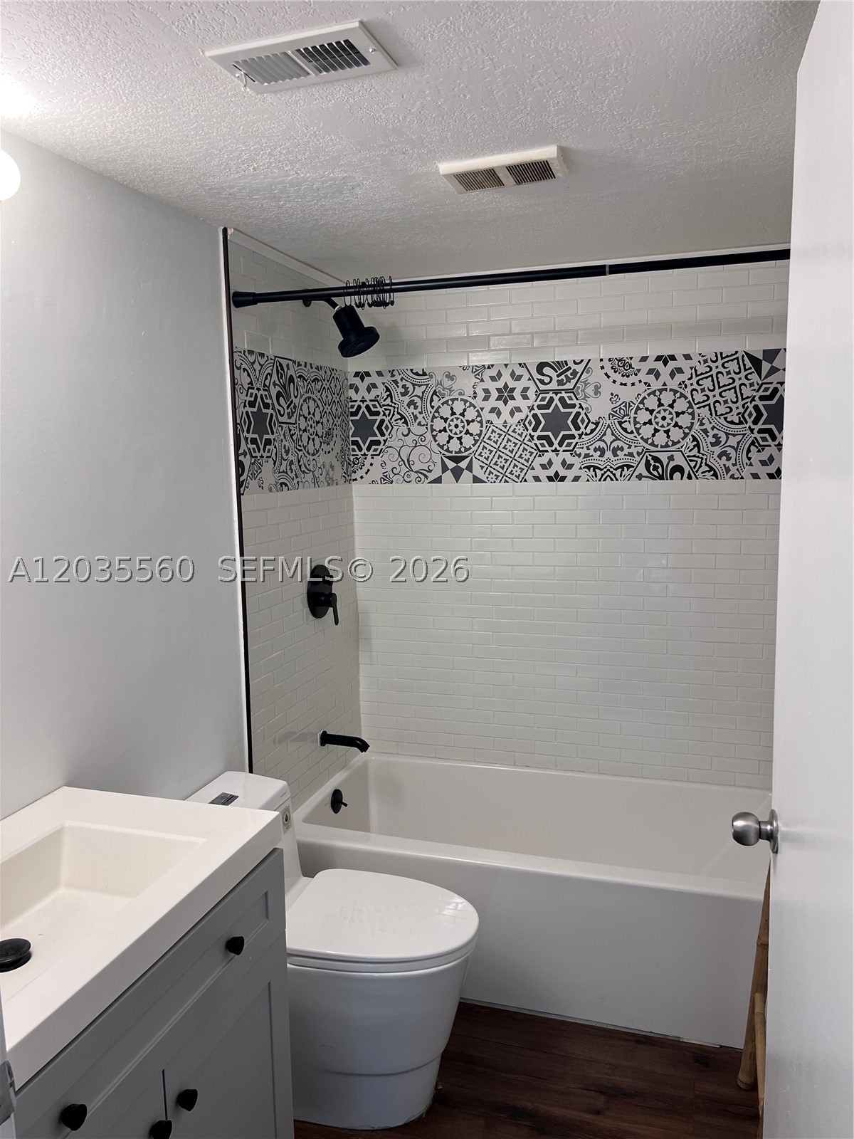 HOLLYWOOD PARC CONDOMINIU - Residential Lease