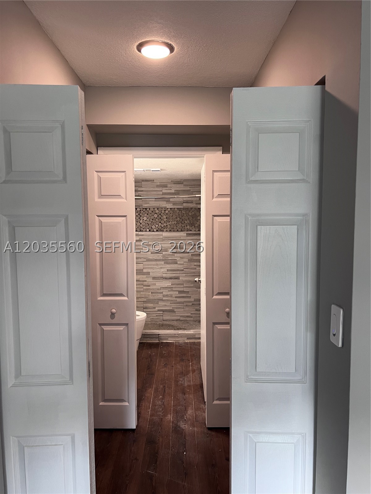 HOLLYWOOD PARC CONDOMINIU - Residential Lease