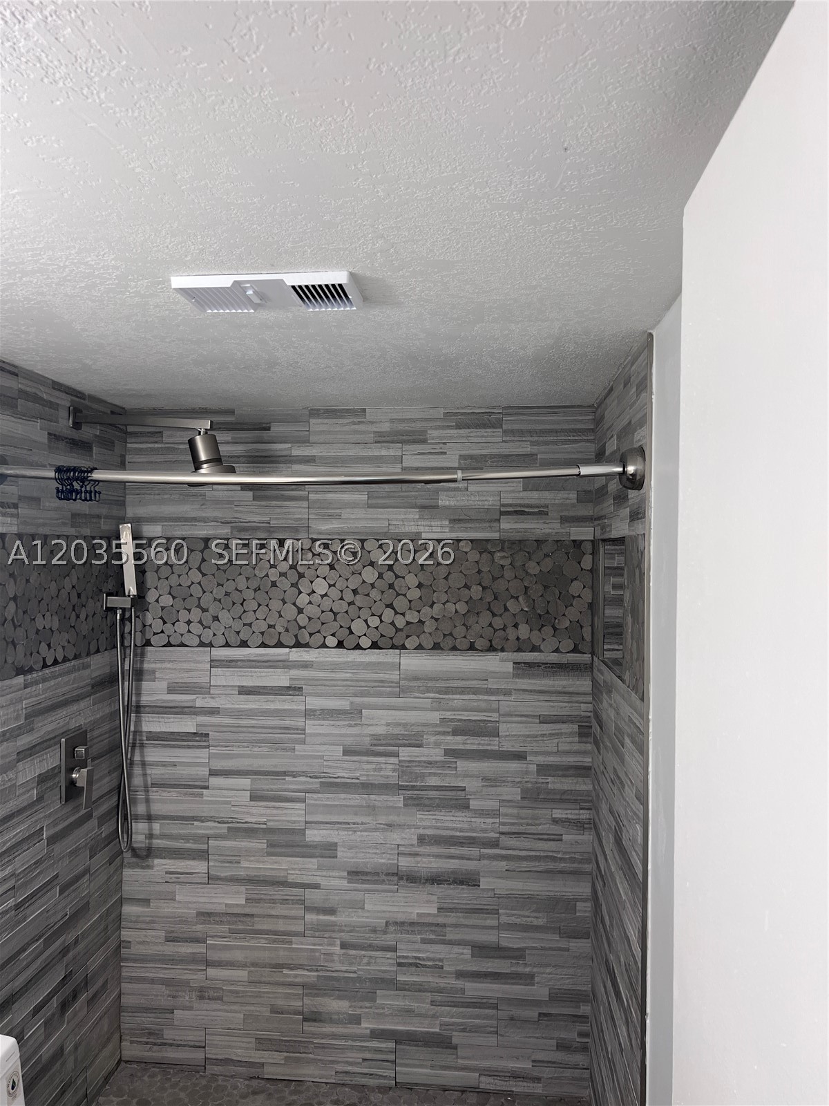 HOLLYWOOD PARC CONDOMINIU - Residential Lease