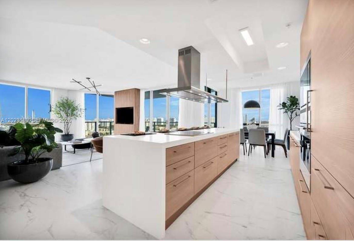 MARINA PALMS RESIDENCES S - Residential