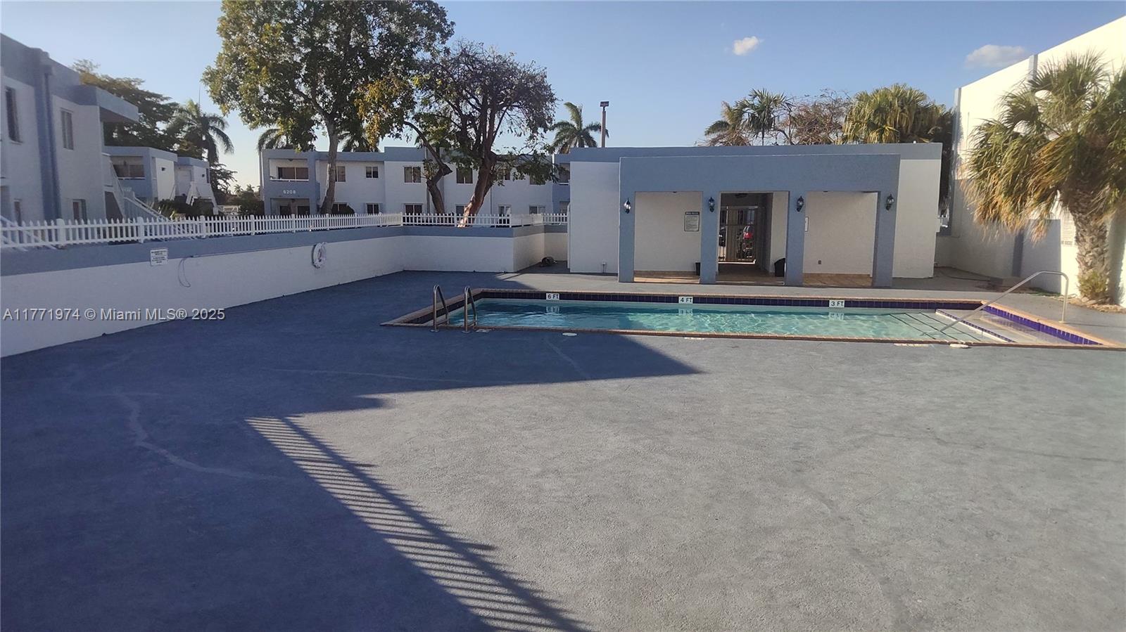 LAKE FOREST PARK CONDO VI - Residential