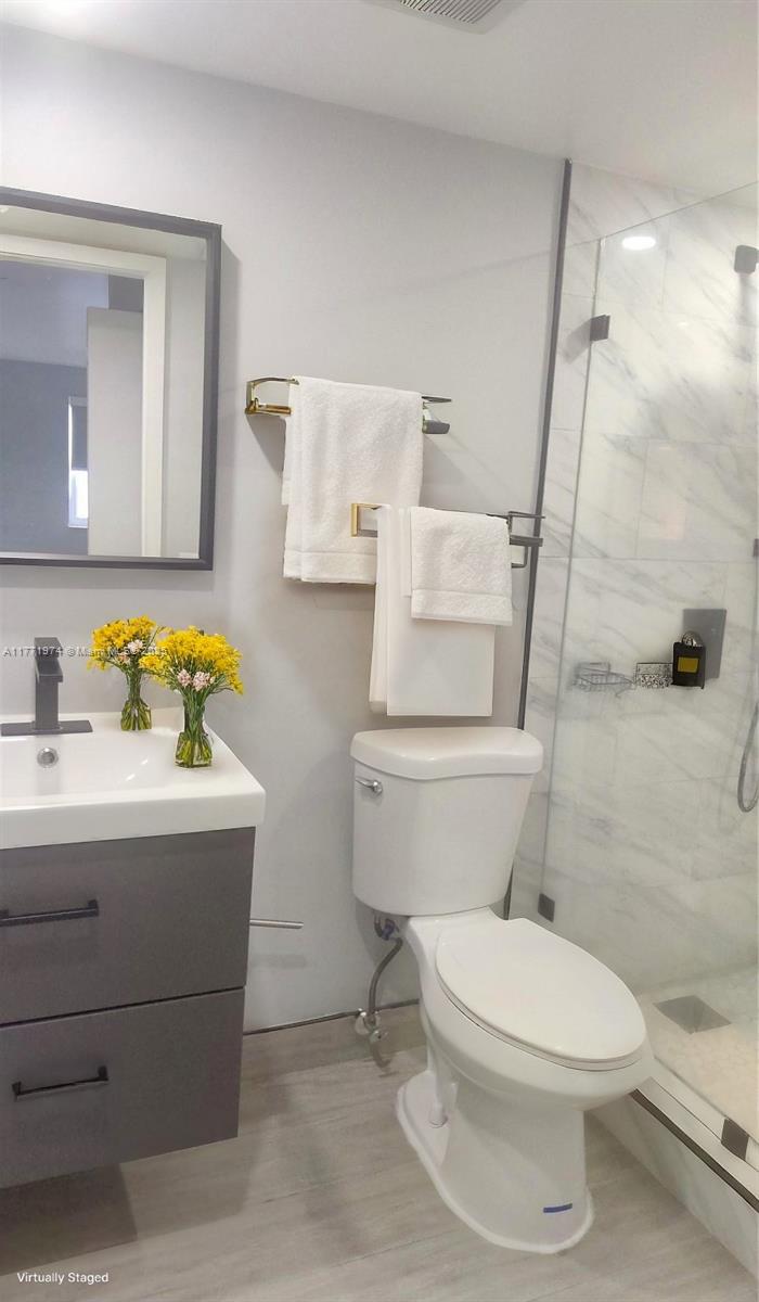 LAKE FOREST PARK CONDO VI - Residential